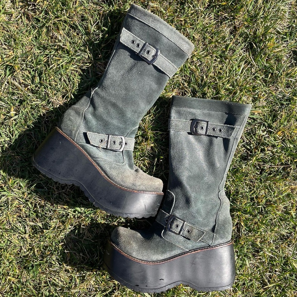 Y2K BRATZ INSPIRED PLATFORM